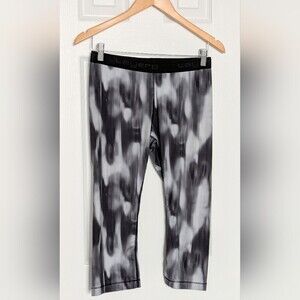 Women's (Size Large) Layer 8 Performance Quick-Dry Capris Leggings/Bottoms